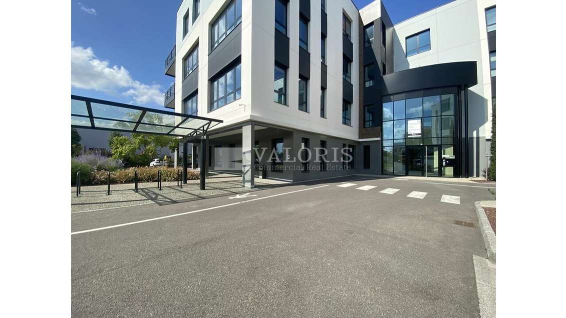 GENAS - BUREAUX à louer
