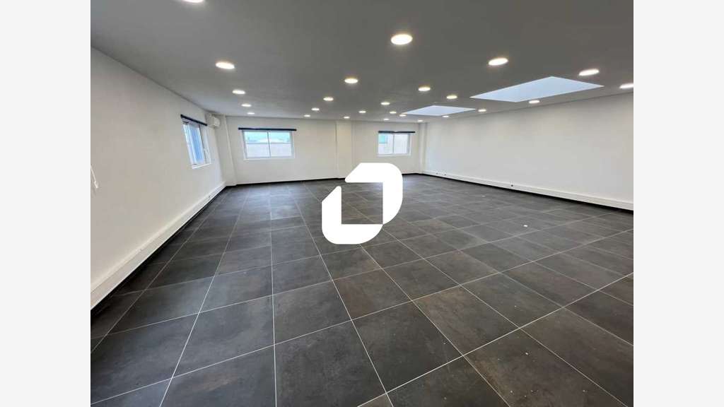 A louer Bureaux 91m² Genas