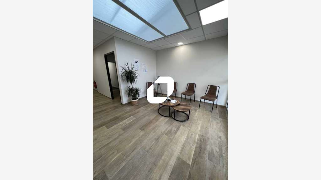 A louer Bureaux 91m² Genas
