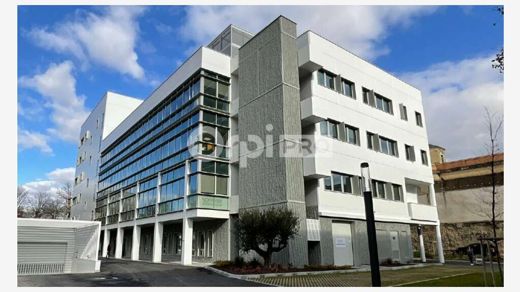 Bureaux 308 m² et 340 m² à louer à Genas