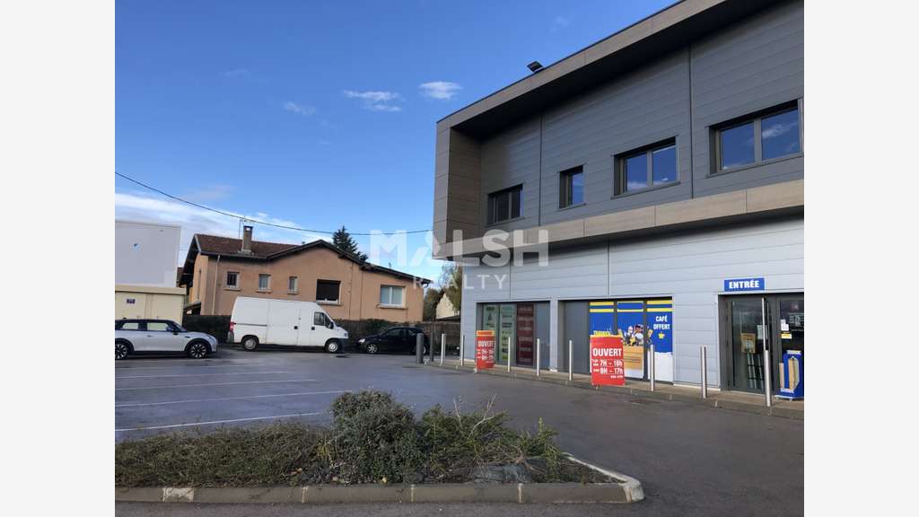 Bureaux lumineux de 205m² à louer à Genay