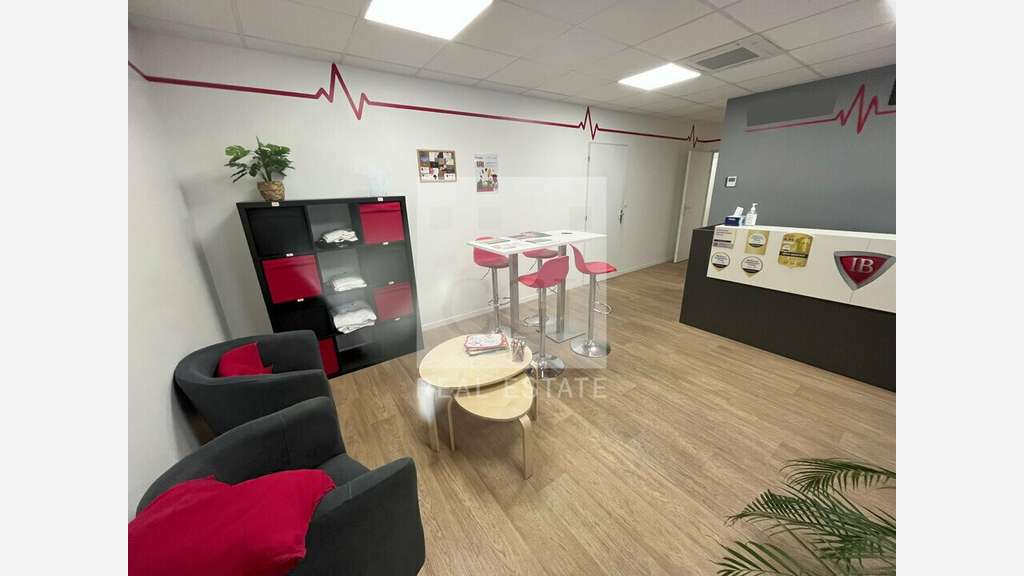 Bureaux 124m² à louer sur axe très passant à Genay