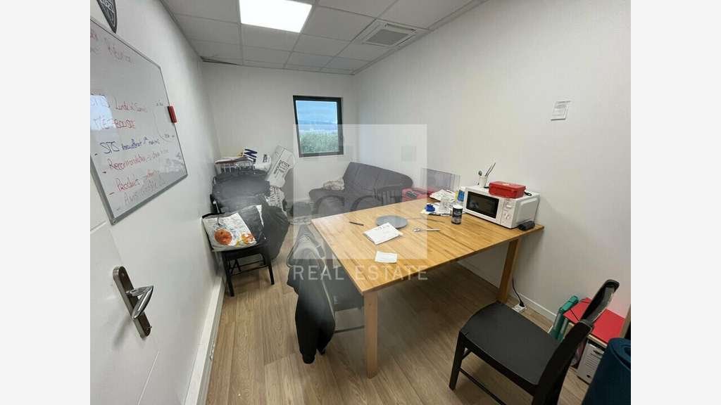 Bureaux 124m² à louer sur axe très passant à Genay