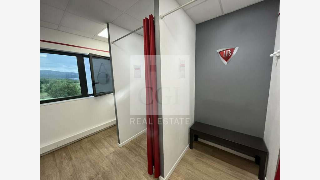Bureaux 124m² à louer sur axe très passant à Genay