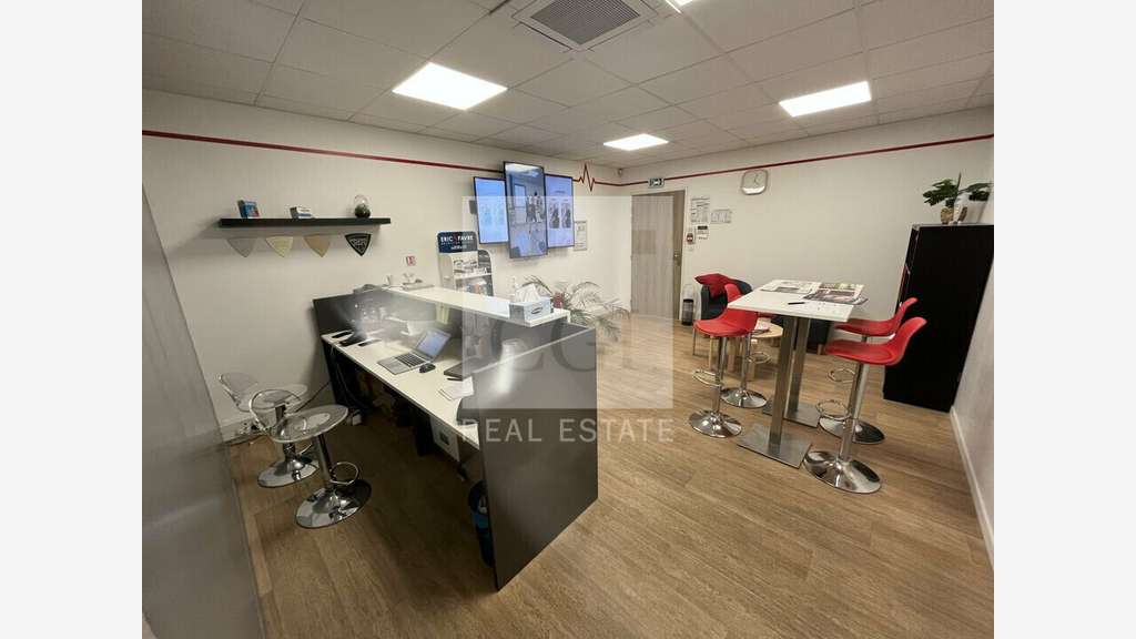 Bureaux 124m² à louer sur axe très passant à Genay