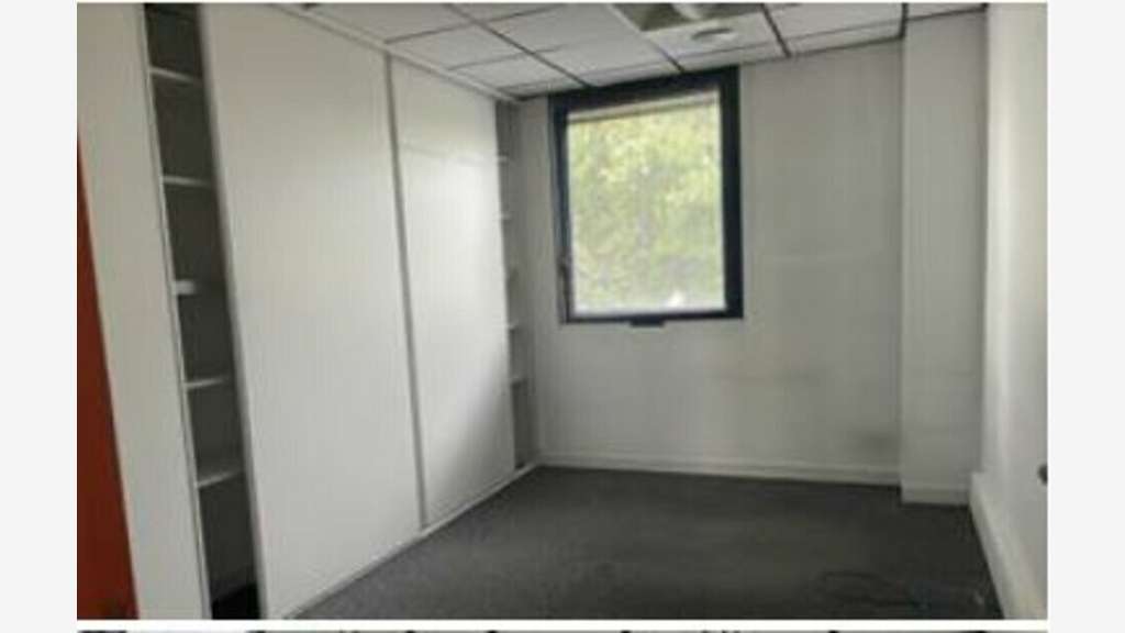 A louer bureaux récents et fonctionnels à Genay
