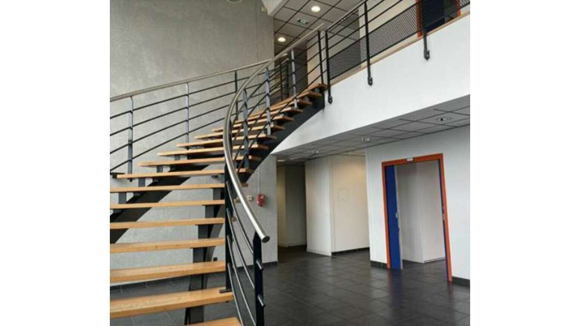 A louer bureaux récents et fonctionnels à Genay