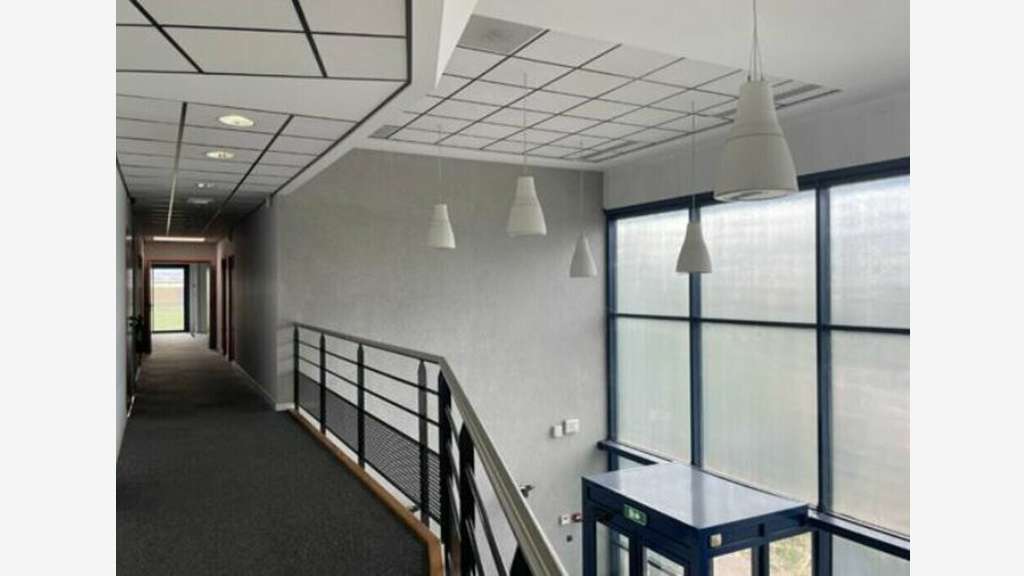 A louer bureaux récents et fonctionnels à Genay