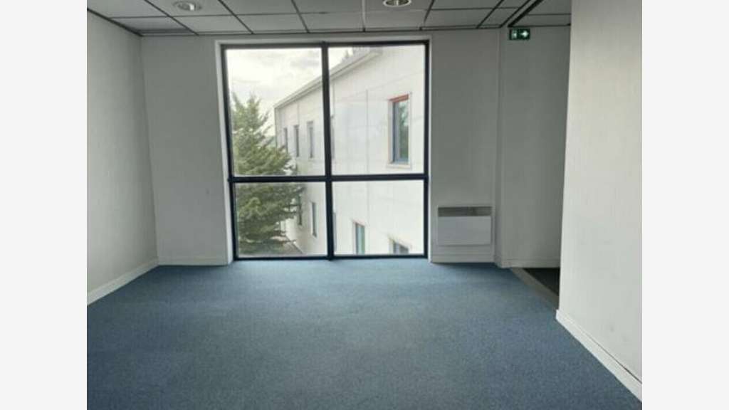 A louer bureaux récents et fonctionnels à Genay