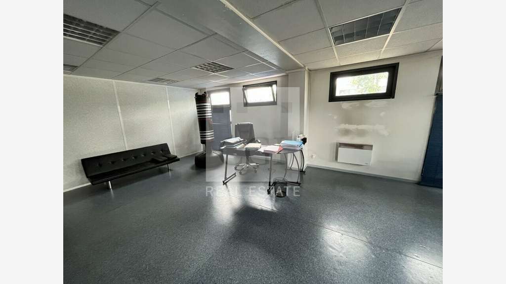 Bureaux bon état à partir de 80m² à louer à Genay
