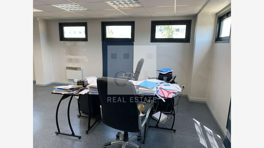 Bureaux bon état à partir de 80m² à louer à Genay