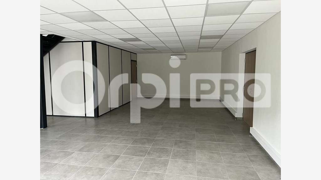 Bureau 56m² à louer à Genay