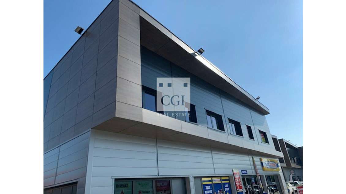 Plateau de bureaux neuf 186m² à louer à Genay