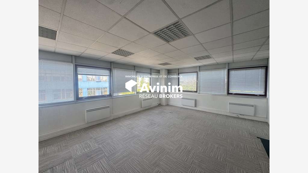 A louer bureaux 200m² R+2 à Gennevilliers A86