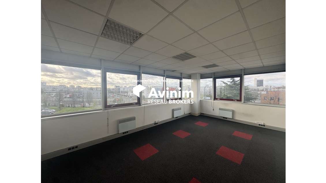 Bureaux 222m2 en R+2 à louer Gennevilliers A86