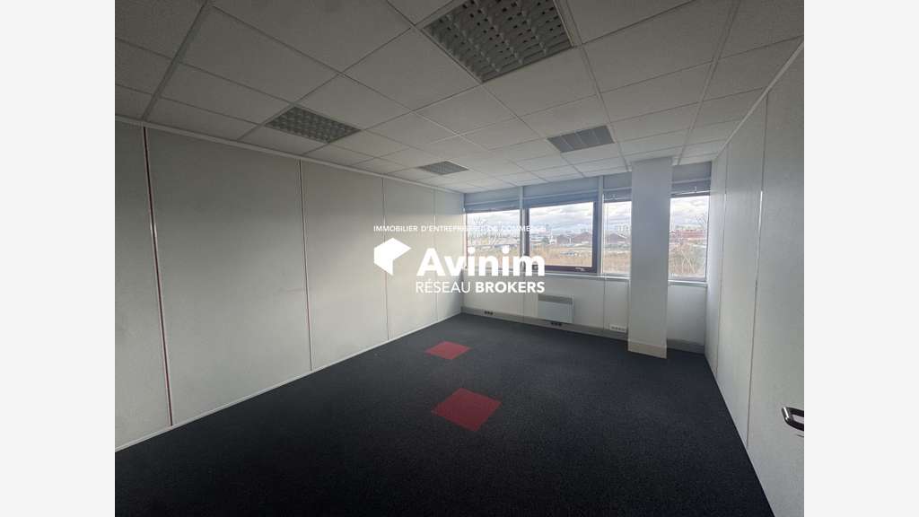Bureaux 222m2 en R+2 à louer Gennevilliers A86