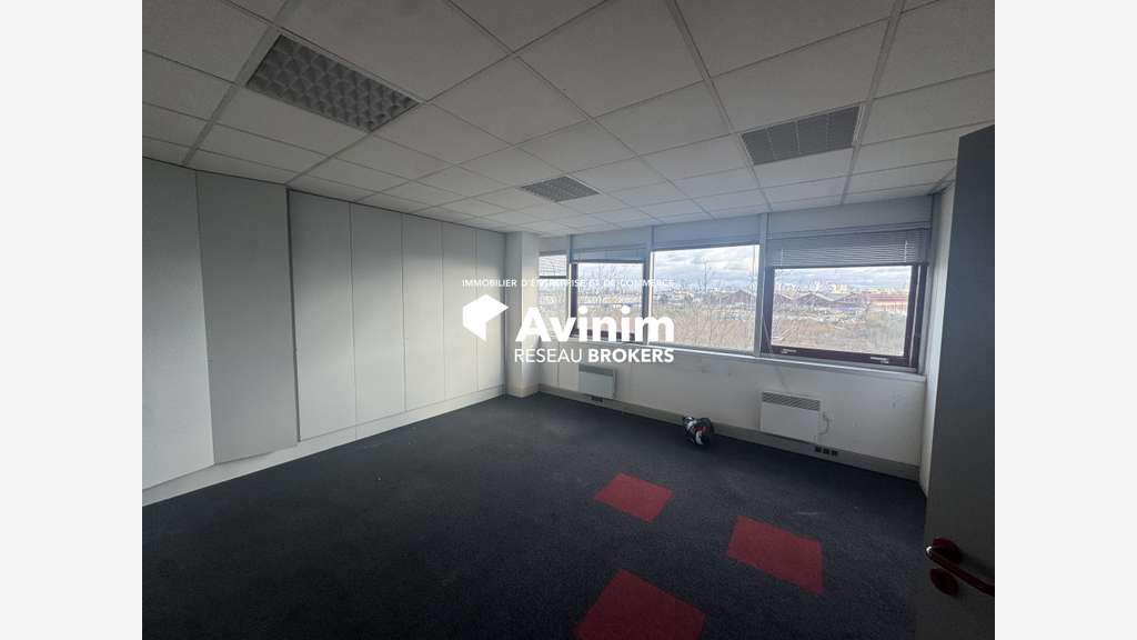 Bureaux 222m2 en R+2 à louer Gennevilliers A86