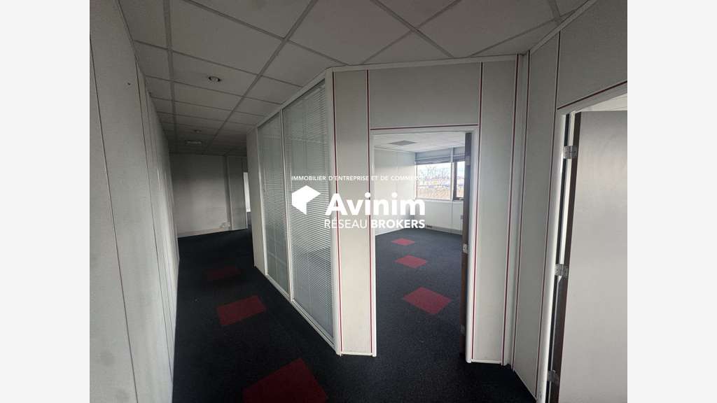 Bureaux 222m2 en R+2 à louer Gennevilliers A86