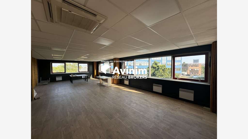 Bureaux 199m² R+2 à louer à Gennevilliers A86
