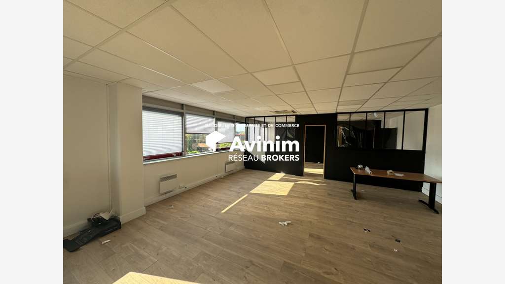 Bureaux 199m² R+2 à louer à Gennevilliers A86
