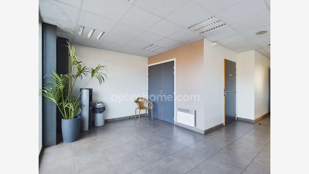 Location bureau avec vitrine à 20 min de Lyon