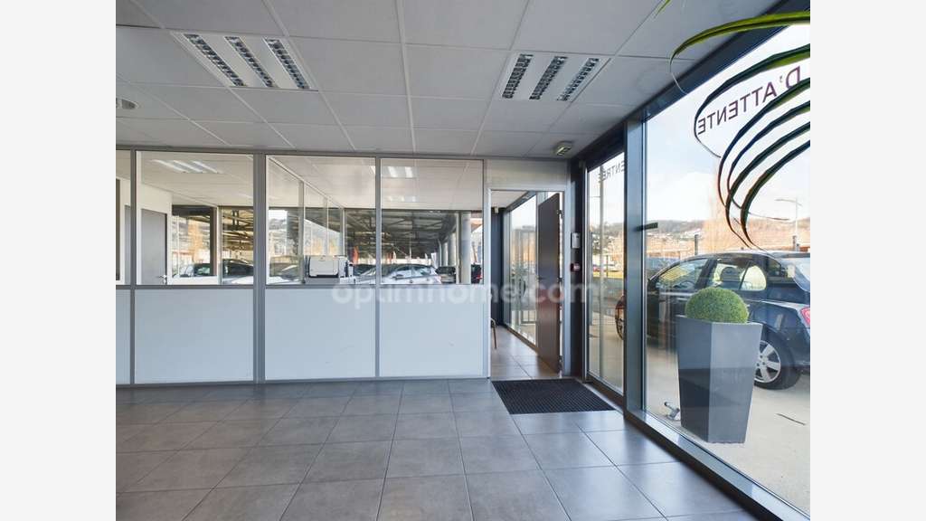 Location bureau avec vitrine à 20 min de Lyon