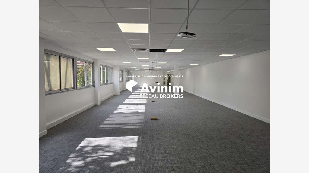 A louer bureaux rénovés 224m² à Gonesse
