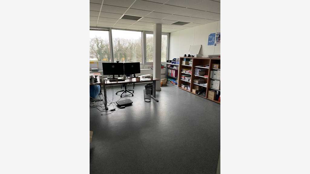 A louer plateau de bureau 263m² R+1 à Gouesnou