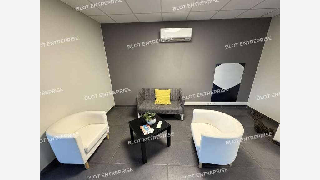 A louer locaux d'activités 340m² zone Kergaradec