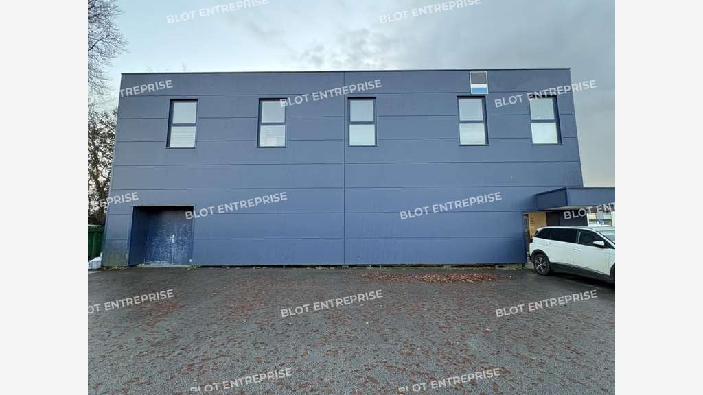 A louer locaux d'activités 340m² zone Kergaradec