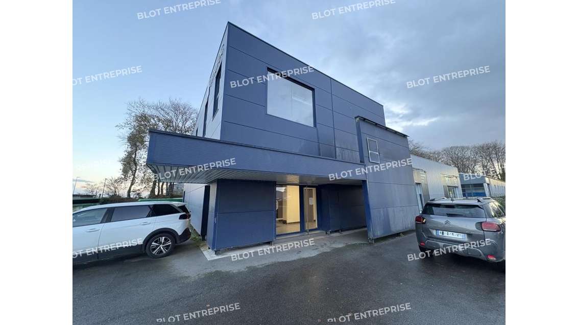 A louer locaux d'activités 340m² zone Kergaradec
