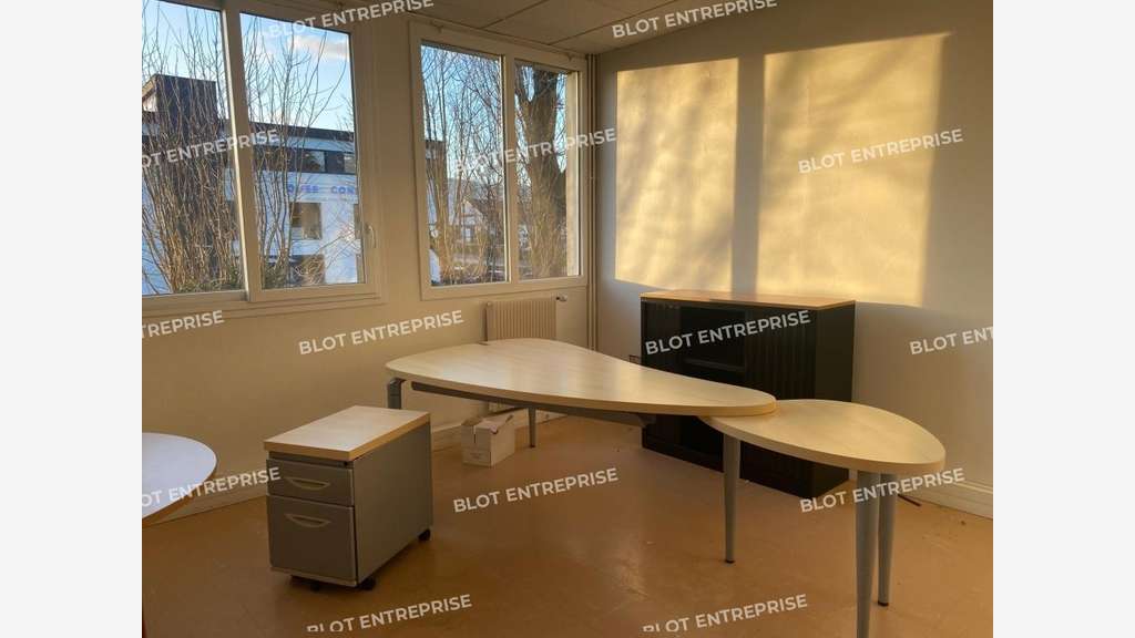 À LOUER - BUREAUX - 182 m² - GOUESNOU