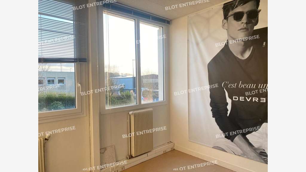À LOUER - BUREAUX - 182 m² - GOUESNOU