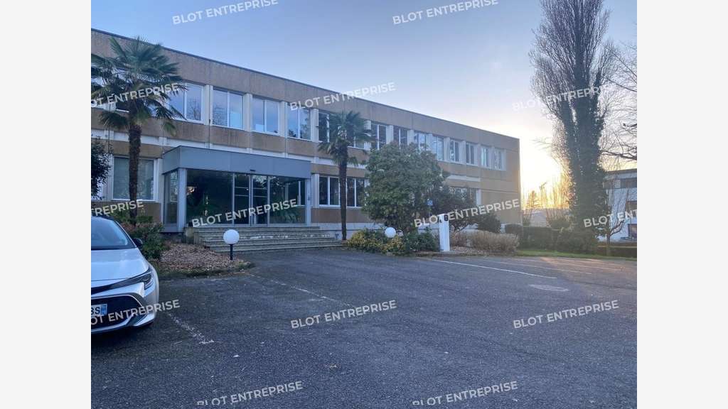 À LOUER - BUREAUX - 182 m² - GOUESNOU