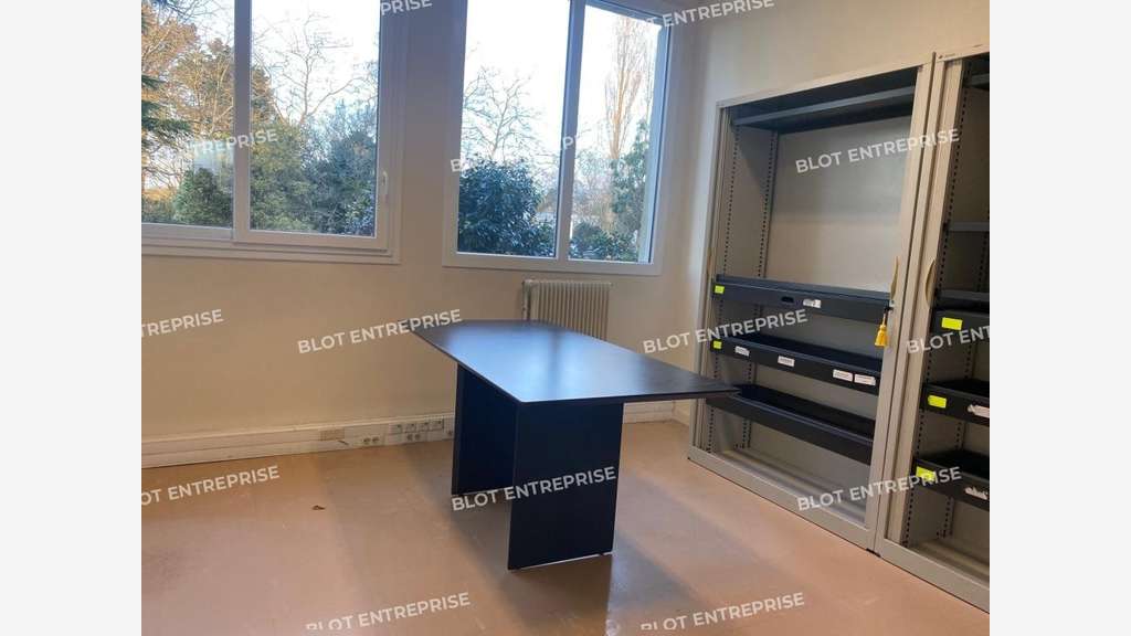 À LOUER - BUREAUX - 182 m² - GOUESNOU