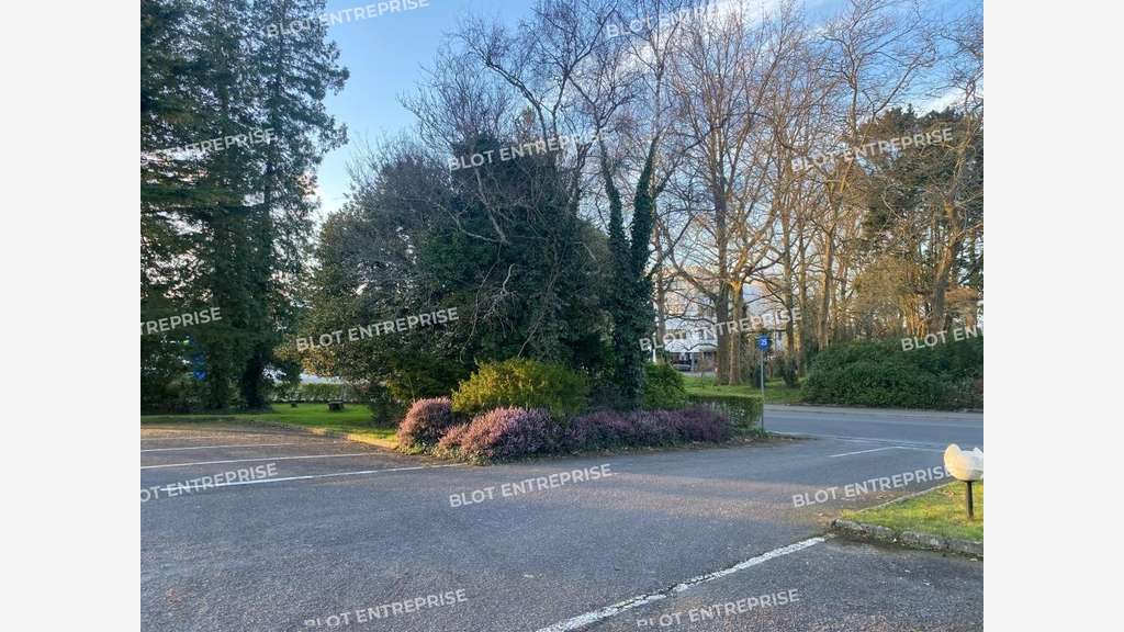 À LOUER - BUREAUX - 182 m² - GOUESNOU