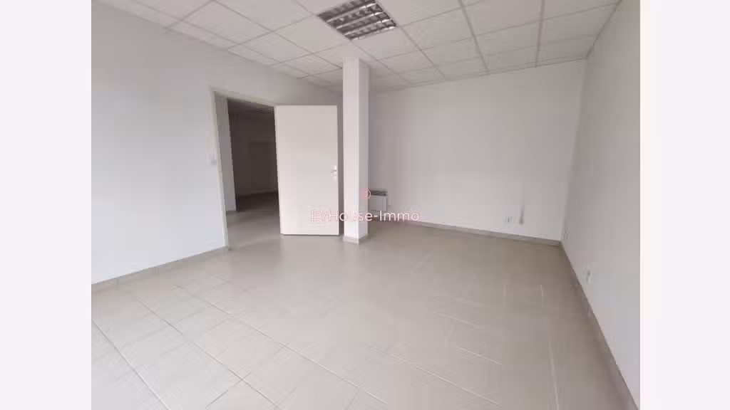 A louer local/bureau 58m² en plein bourg de Gourin