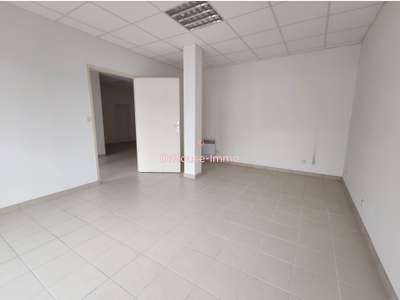 A louer local/bureau 58m² en plein bourg de Gourin