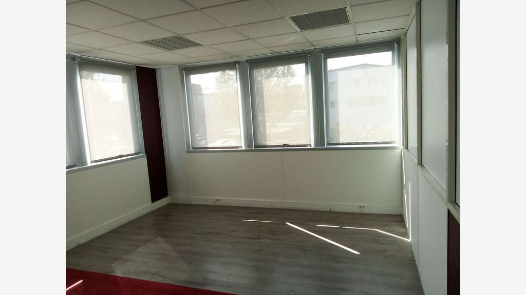 Bureau 27m² R+1 à louer à Gradignan A63