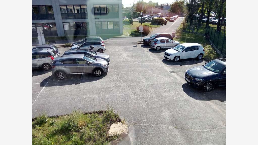 Bureau 27m² R+1 à louer à Gradignan A63