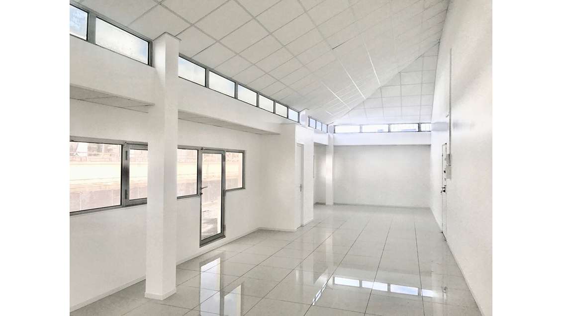 A louer bureaux très lumineux 60m² R+1 Les Abymes