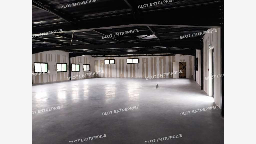 Location bureaux 320m² au 1er étage à Grand Champ