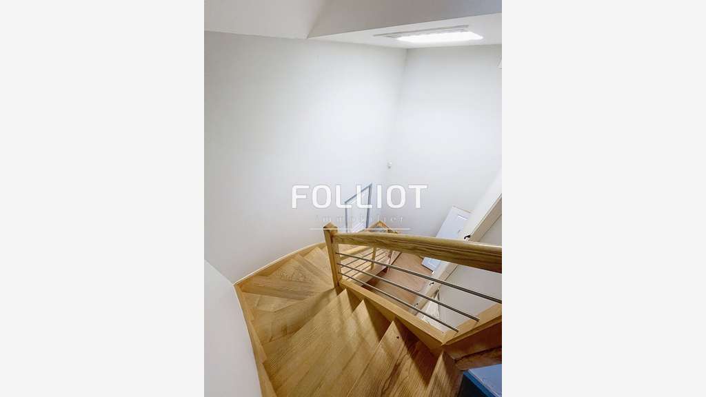 A louer bureaux de 15.90m² au 1er étage Granville