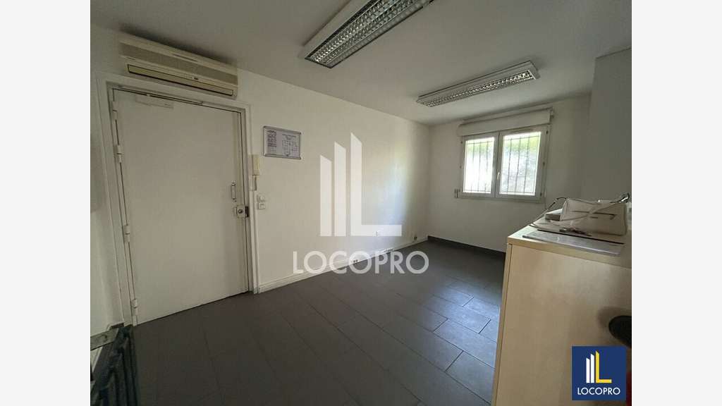 Bureaux 75m² RDC à louer centre-ville de Grasse