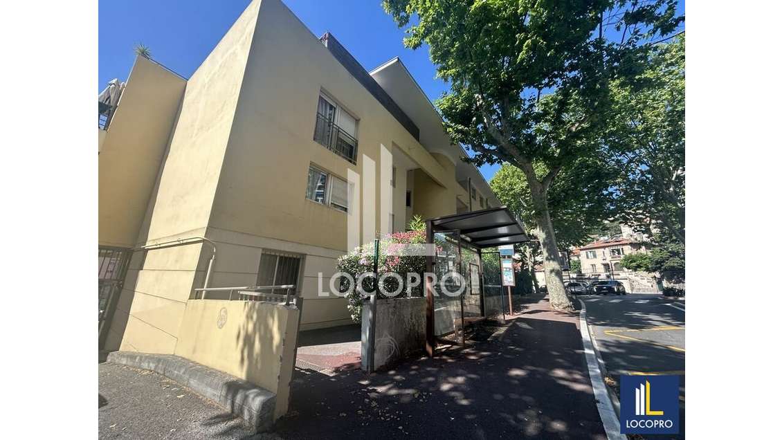 Bureaux 75m² RDC à louer centre-ville de Grasse