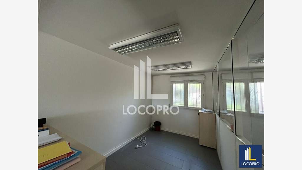 Bureaux 75m² RDC à louer centre-ville de Grasse
