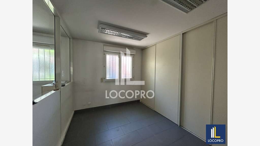 Bureaux 75m² RDC à louer centre-ville de Grasse