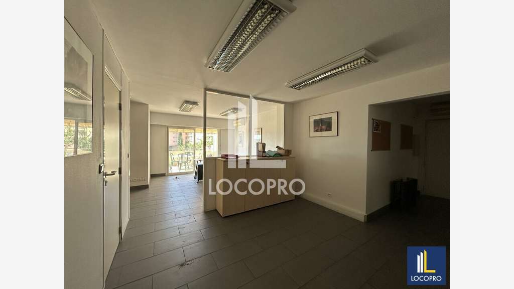 Bureaux 75m² RDC à louer centre-ville de Grasse