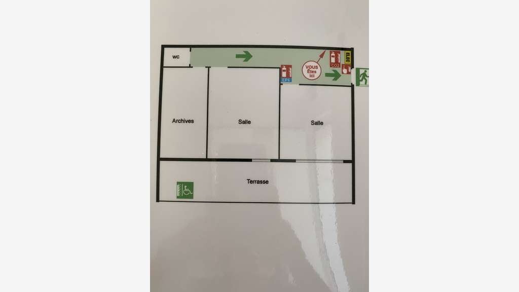 A louer local 82m² avec accès PMR à Grasse