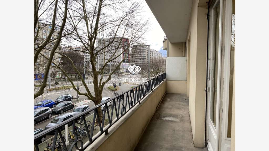 A louer bureaux 122m² à Grenoble Tram Chavant